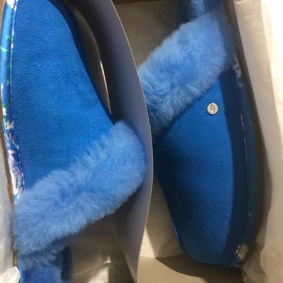 UGG slippers sz 6 - Picture 6 of 6